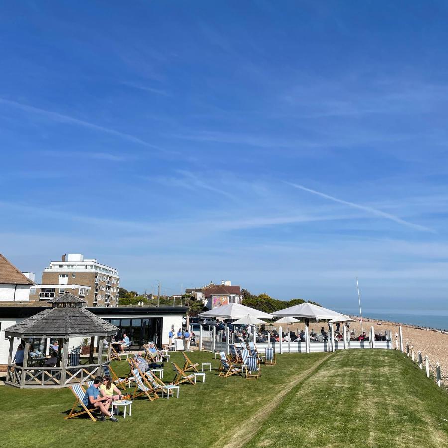 Hotel The Relais Cooden Beach à Bexhill-on-Sea Extérieur photo