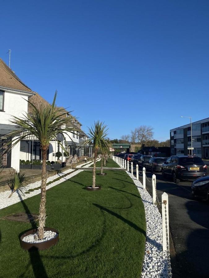 Hotel The Relais Cooden Beach à Bexhill-on-Sea Extérieur photo